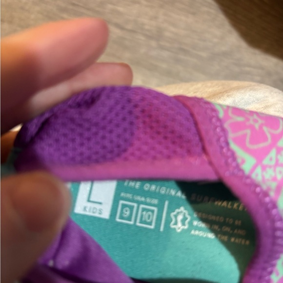 Toddler girl speedo swim shoes size9/10 - Picture 4 of 4